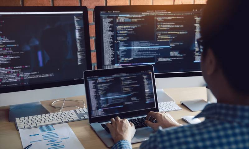 数据科学选型：R与Python如何赋能崇州市网站建设？
